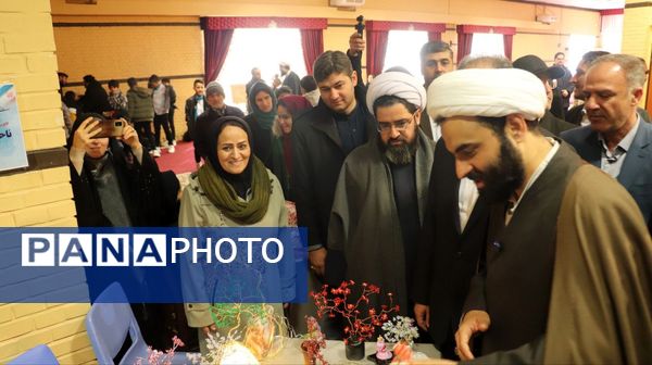 بازدید معاون وزیر از نمایشگاه دستاوردهای کانون‌های فرهنگی و تربیتی استان آذربایجان‌شرقی