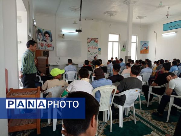 حضور جمعی از اعضای دبیرستان نمونه آیت‌الله خامنه‌ای در مدرسه نمونه دانش