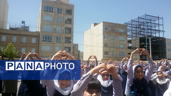 جشن روز معلم در دبستان عذرا پورشهریاری با برنامه های ویژه برگزار شد
