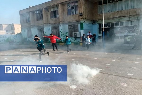 برگزاری مانور «زلزله و ایمنی» زیر بارش رحمت الهی