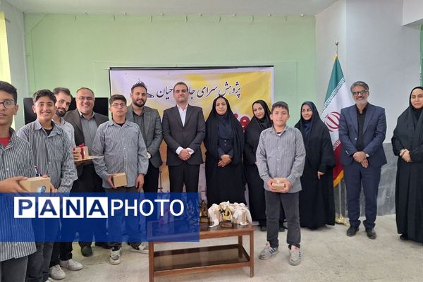 شور علمی دانش آموزان فشافویه در آیین گرامیداشت روز آزمایشگاه