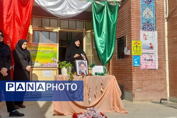 گلباران تمثال امام و تقدیر از دانش‌آموزان برتر  هنرستان بصیرت آشخانه