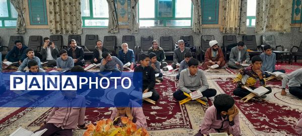 محفل انس با قرآن دانش‌آموزان دبیرستان نمونه زنده یاد زرتاش شهرستان خلیل آباد