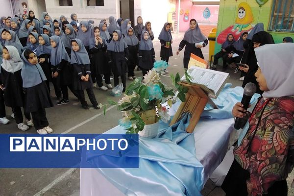 گرامیداشت هفته کتاب و کتاب‌خوانی در دبستان دخترانه جعفریه با حضور پرشور دانش‌آموزان