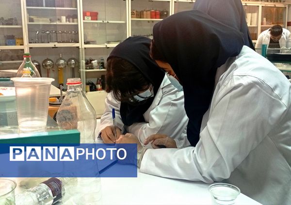 ۳۰ تیم دانشآموزی در مرحله استانی بیست و سومین دوره از مسابقات آزمایشگاهی به رقابت پرداختند