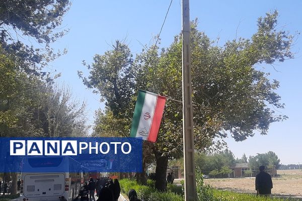 جاماندگان اربعین حسینی در  راهپیمایی حرم تا حرم نیشابور 