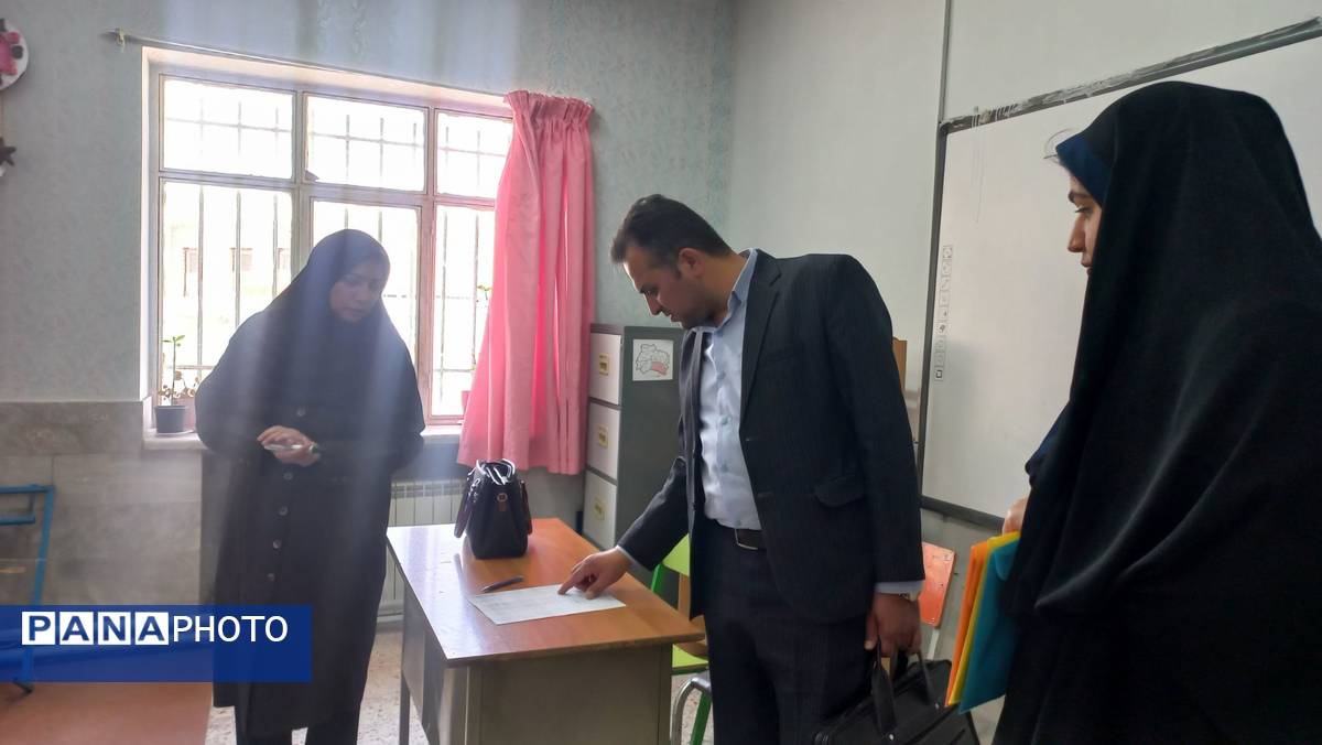 بازدید سرپرست اداره آموزش و پرورش استثنایی استان از روند برگزاری امتحانات نوبت دوم