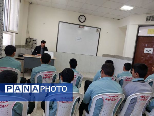 جلسه سفیران سلامت در دبیرستان رئیس زاده شهرستان خلیل آباد 