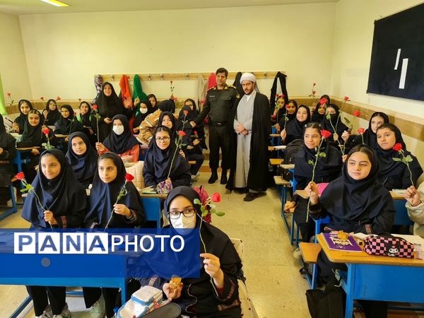 ویژه برنامه هفته نیروی انتظامی در دبیرستان شهید تیمسار فلاحی ناحیه یک کرج 