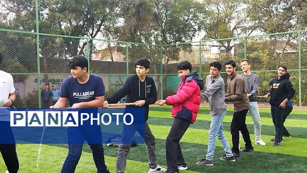 مسابقات طناب کشی شهید پارسا منصور در دبیرستان شاهد ابوذر غفاری 