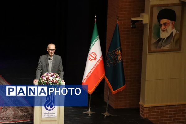 سند هویتی استاد ایرج افشار در یزد رونمایی شد