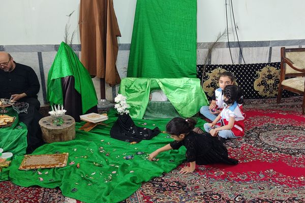 دبستان آوای مهر قائمشهر میزبان عزاداران حسینی شد