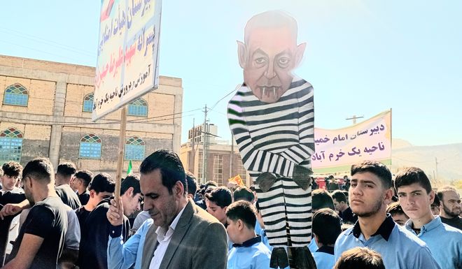 از کلاس تا میدان؛ حضور پررنگ دانش‌آموزان ایرانی در راهپیمایی ۱۳ آبان