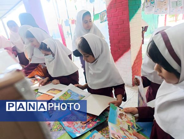 جشن کتاب و قصه‌گویی در دبستان شهید تنیده