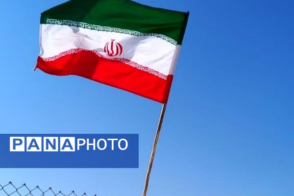 اولین روز حضور دانش‌آموزان دختر منطقه کهریزک در یادمان ‌های مناطق عملیاتی جنوب ایران