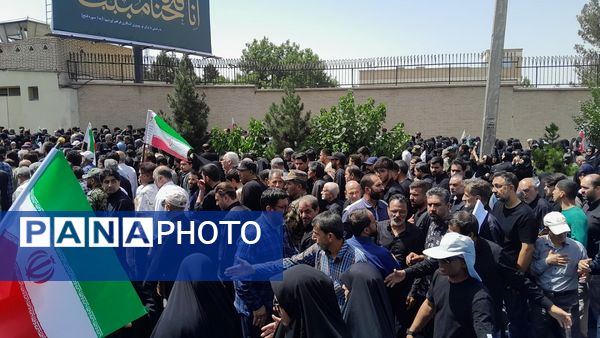 مردم کرج پیکر شهدا حمله رژیم غاصب صهیونیستی به ایران را با عشق و احترام تشییع کردند
