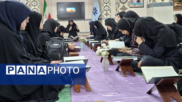محفل قرآنی همراه با صبحانه سالم در دبیرستان فرزانگان ۲