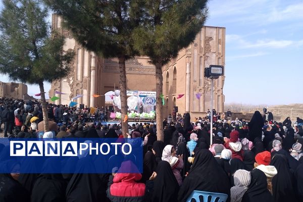 پیاده‌روی خانوادگی به مناسبت نیمه شعبان در روستای زوزن