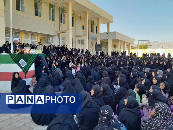 تشییع پیکر شهید گمنام بر دستان دانش‌آموزان هنرستان ابرار منوجان در ایام فاطمیه