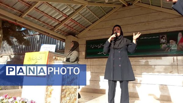 حضور جمعی از آتشنشانان در مدرسه شاهد شهید حمامی ناحیه شش مشهد