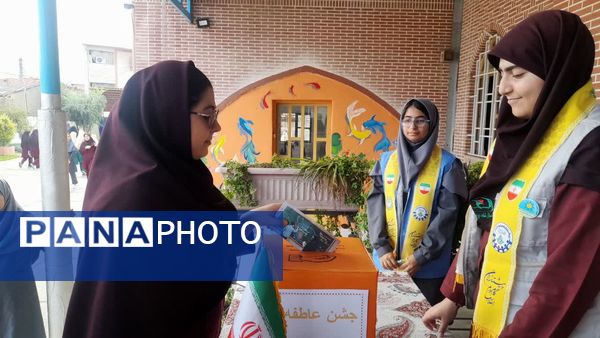 جشن عاطفه‌ها در دبیرستان دوره اول شاهد دخترانه شهرستان کردکوی
