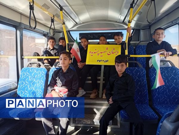 حماسه آفرینی پیشتازان دبستان شهید پسندیده فدافن در راهپیمایی ۱۳ آبان کاشمر