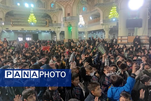 حضور دانش‌آموزان ناحیه دو شهرری در مراسم نوگلان فاطمی