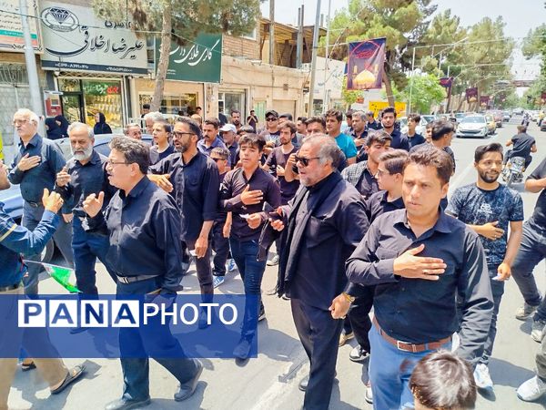  دسته‌های حسینی در راه هیئت علی اکبری کاشمر