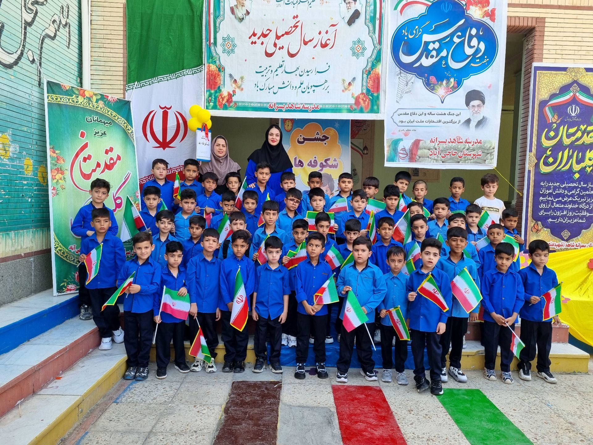 نواختن زنگ مهر، جشن شکوفه‌ها در حاجی‌آباد