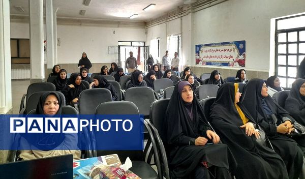 مراسم تجلیل از دانش‌آموزان برتر جشنواره فرهنگی هنری امید فردا در دبیرستان فاطمه الزهرا شهرستان اسدآباد 