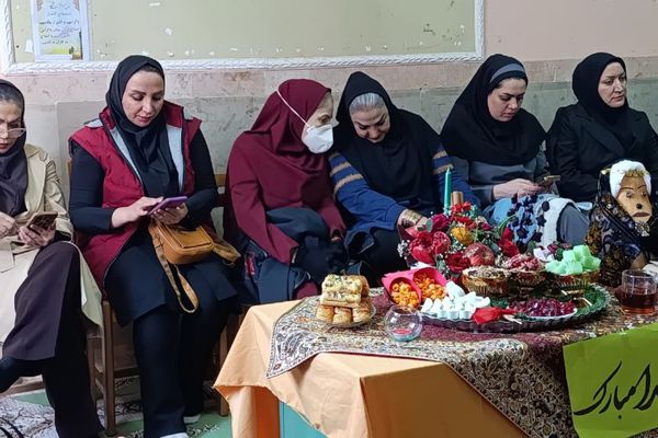 مراسم جشن یلدا در دبیرستان حضرت رقیه(س) ورامین