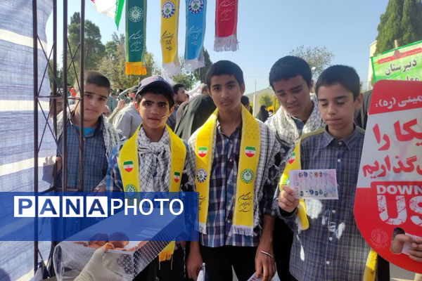 تجمع بزرگ دانش‌آموزان در روز 13 آبان