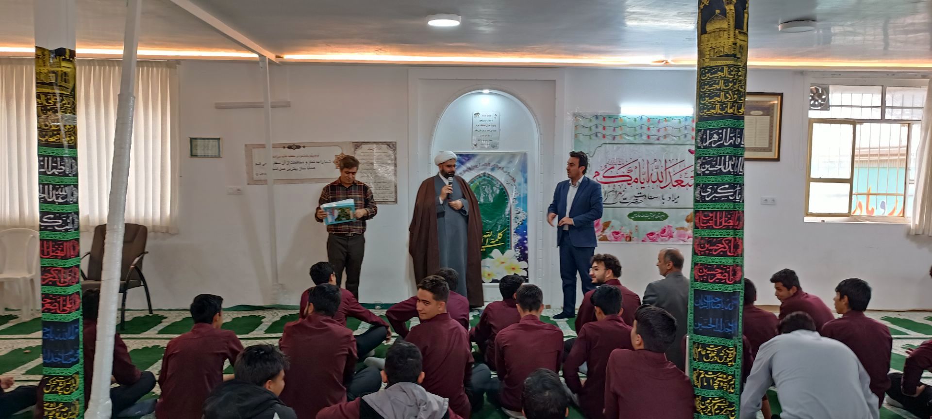 جشن ولادت حضرت فاطمه زهرا (س) در دبیرستان نمونه دولتی آیت الله خامنه ای 