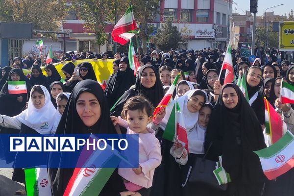 حضور پرشور دختران و پسران شهریار در روز استکبار ستیزی