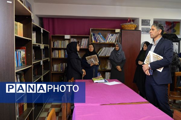  بازدید از کتابخوانه مدرسه حکمت بهارستان‌دو