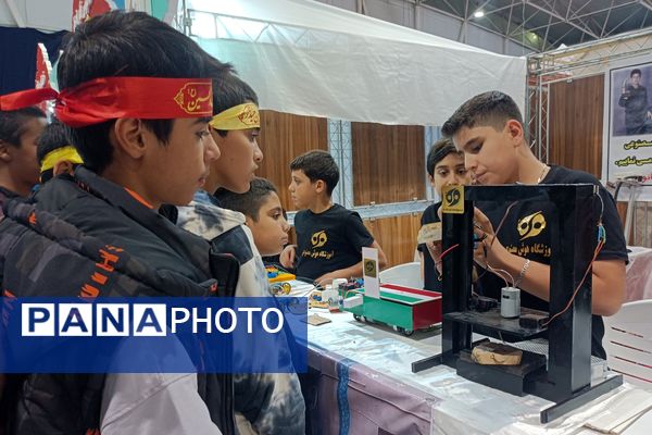 بازدید دانش‌آموزان بسیجی از نمایشگاه بزرگ قله افتخار 