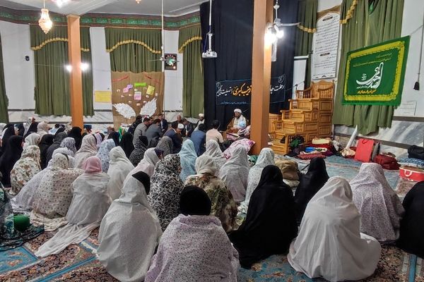 حضور ۷۲ دانش‌آموز دختر معتکف به نیت ۷۲ شهید کربلا در مسجد باب الحوائج شیروان