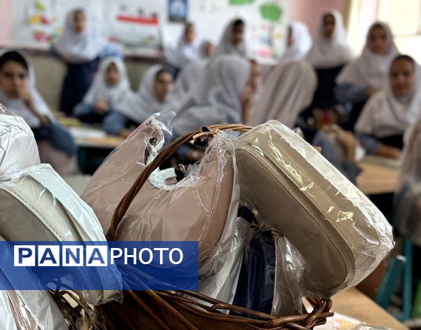 شکوفه های لبخند در آموزشگاه شاهد فرهنگ پیشوا؛ جشن روز دختر با رنگ شادی و هدیه