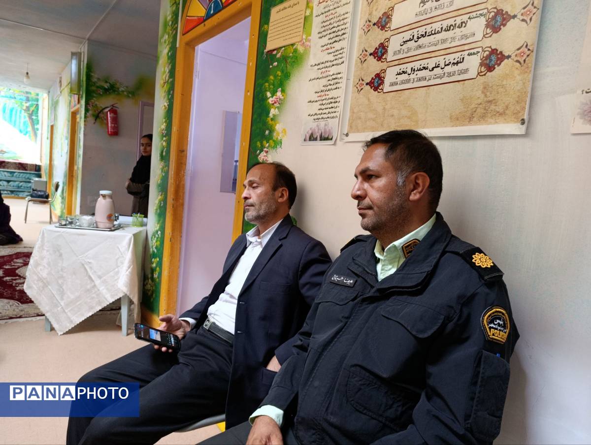  جلسه آموزش خانواده در دبیرستان نمونه اندیشه 