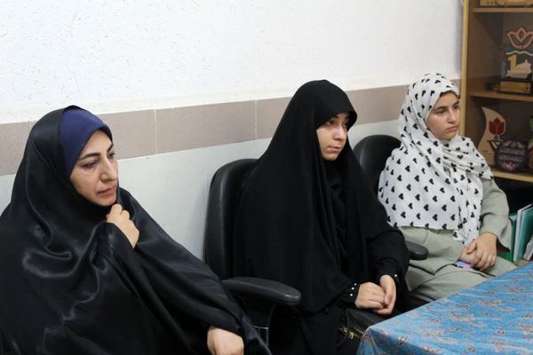 تجلیل معاون پرورشی و تربیت‌بدنی آموزش و پرورش شهرستان سمنان از خبرنگاران فعال پانا
