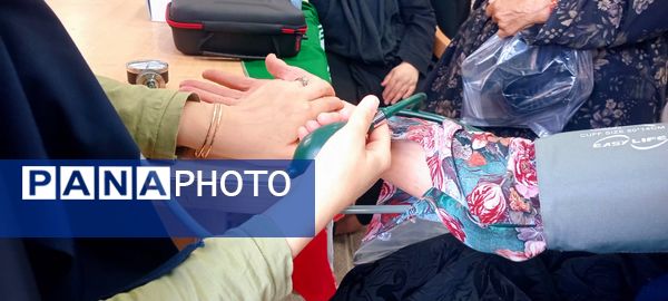 برپایی میز خدمت ادارات مختلف استان در مصلی امام خمینی (ره)