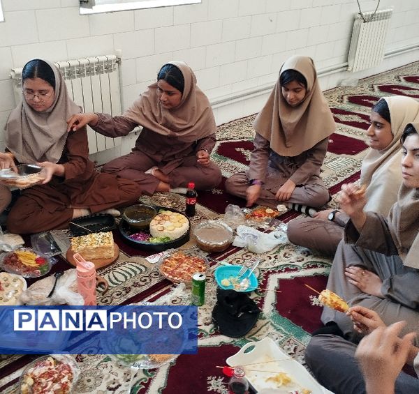 جشنواره غذای سالم در دبیرستان آسیه شهرستان حاجی‌آباد 