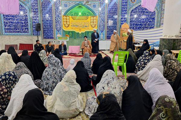 حضور  مدیر آموزش وپرورش و مسئولین شهرستان آباده در جمع دانش آموزان معتکف شهر ایزدخواست