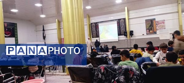 اکران انیمیشن یوز ایرانی رادر حسینیه روستای کاریزک