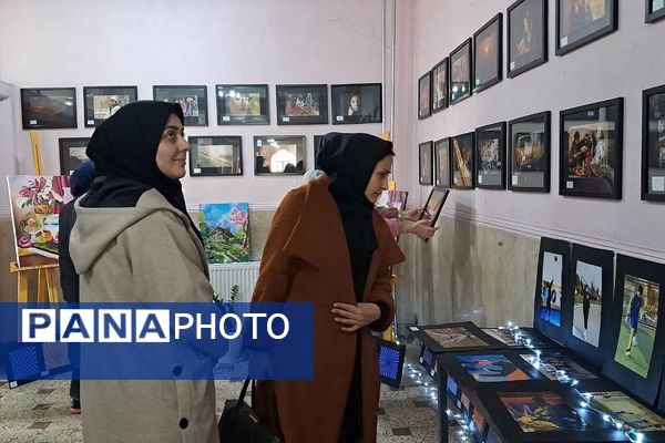 بازدید دانش‌آموزان و کادر آموزشی هنرستان کوثر ناحیه یک شهرری از نمایشگاه جشنواره فرهنگی هنری