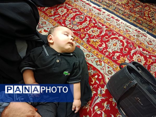 حضور کودکان در مراسم شب ششم محرم در حسینیه حیدری شهرستان کاشمر 