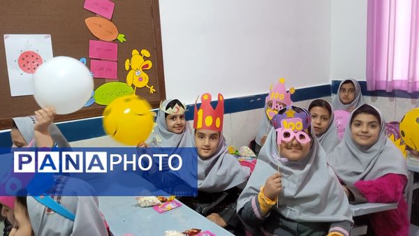 جشن صد نقطه‌ای شیرین در مسیر یادگیری کلاس دومی های شهید نجفی