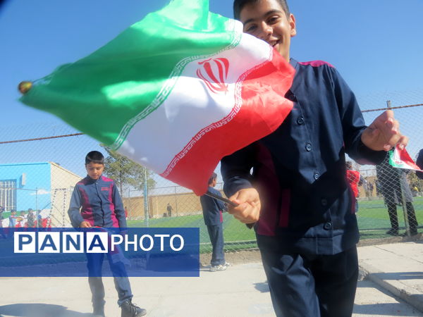 صبحگاهی شاد و پرنشاط در مدارس خاتم