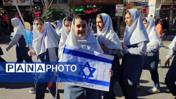 جوشش حماسه در گام های کوچک دانش آموزان امروز سفیران فردا