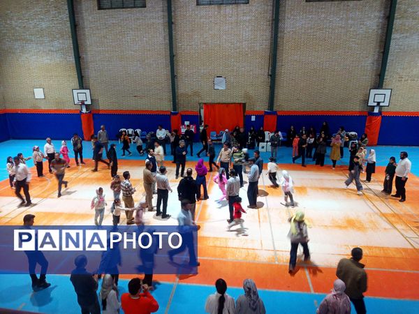 دانش آموزان مدرسه سمیه ساعاتی شاد در کنار پدرانشان گذراندند